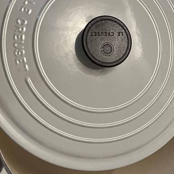Le Creuset 5.5 qt Round Dutch Oven *NEW* Vapeur - Picture 5 of 5